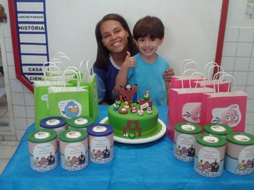 Aniversariante. Luan Felipe, Janaína da Nóbrega, Fábregas Ricardo. Sala. Infantil II A Professora. Amanda Marcelle